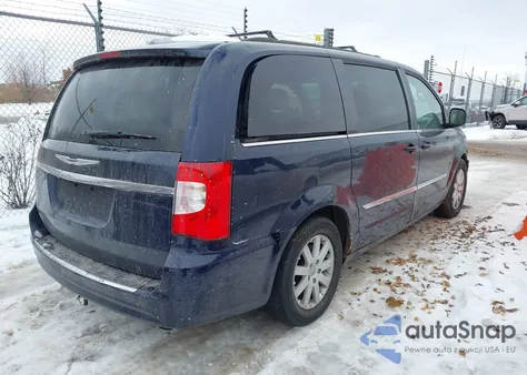 2015 Chrysler Town & Country Touring z USA, uszkodzony, nr VIN 2C4RC1BG8FR521898